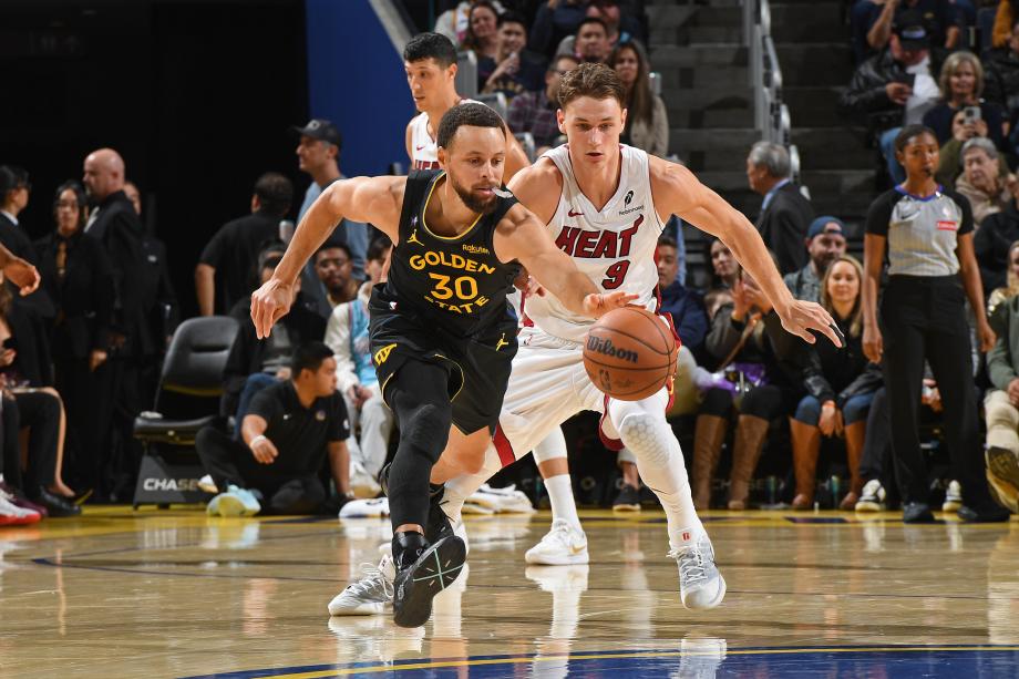 九游娱乐-库里19+11巴特勒17分 勇士击败热火4连胜