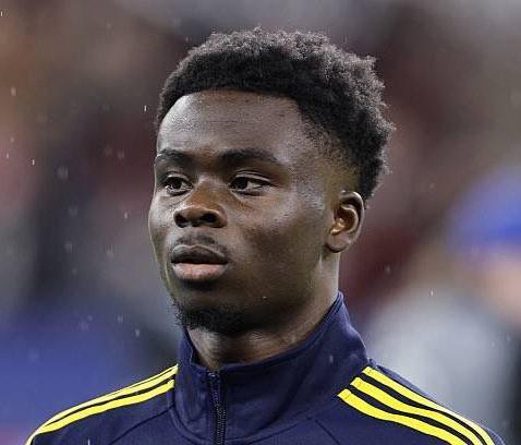 游戏版本-鲁尼:萨卡本赛季确实状态不佳,但也要看到他身上的压力